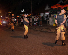 A Polícia Militar do Paraná deflagra a megaoperação Primo que cumpriu 16 mandados de Prisão e de Busca e Apreensão e resultou em 19 encaminhamentos, sendo 15 adultos e quatro adolescentes apreendidos, bem como uma quantidade de drogas recolhida.  -  Curitiba, 26/04/2019  -  Foto: Soldado Amanda Morais