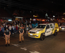 A Polícia Militar do Paraná deflagra a megaoperação Primo que cumpriu 16 mandados de Prisão e de Busca e Apreensão e resultou em 19 encaminhamentos, sendo 15 adultos e quatro adolescentes apreendidos, bem como uma quantidade de drogas recolhida.  -  Curitiba, 26/04/2019  -  Foto: Soldado Amanda Morais