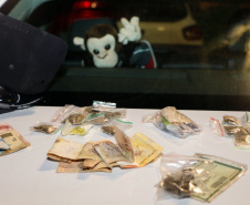 A Polícia Militar do Paraná deflagra a megaoperação Primo que cumpriu 16 mandados de Prisão e de Busca e Apreensão e resultou em 19 encaminhamentos, sendo 15 adultos e quatro adolescentes apreendidos, bem como uma quantidade de drogas recolhida.  -  Curitiba, 26/04/2019  -  Foto: Soldado Amanda Morais