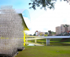 O Museu Oscar Niemeyer (MON) apresenta ao público a partir de sexta-feira (3/5) Ai Weiwei Raiz, a primeira exposição do artista chinês no Brasil e também a maior já realizada por ele. Com projeto desenvolvido por Marcello Dantas, que também assina a curadoria, a mostra chega ao Sul do País numa realização do MON. Foto: Jaelson Lucas/ANPr