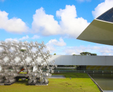 O Museu Oscar Niemeyer (MON) apresenta ao público a partir de sexta-feira (3/5) Ai Weiwei Raiz, a primeira exposição do artista chinês no Brasil e também a maior já realizada por ele. Com projeto desenvolvido por Marcello Dantas, que também assina a curadoria, a mostra chega ao Sul do País numa realização do MON. Foto: Jaelson Lucas/ANPr