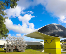 O Museu Oscar Niemeyer (MON) apresenta ao público a partir de sexta-feira (3/5) Ai Weiwei Raiz, a primeira exposição do artista chinês no Brasil e também a maior já realizada por ele. Com projeto desenvolvido por Marcello Dantas, que também assina a curadoria, a mostra chega ao Sul do País numa realização do MON. Foto: Jaelson Lucas/ANPr