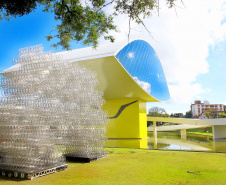 O Museu Oscar Niemeyer (MON) apresenta ao público a partir de sexta-feira (3/5) Ai Weiwei Raiz, a primeira exposição do artista chinês no Brasil e também a maior já realizada por ele. Com projeto desenvolvido por Marcello Dantas, que também assina a curadoria, a mostra chega ao Sul do País numa realização do MON. Foto: Jaelson Lucas/ANPr