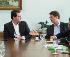 Governador Carlos Massa Ratinho Junior recebe o ministro do Meio Ambiente, Ricardo Salles  -  Curitiba, 30/04/2019  -  Foto: Rodrigo Félix Leal/ANPr