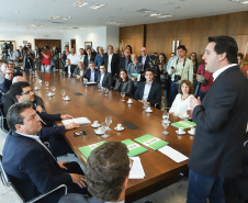 Governador Carlos Massa Ratinho Junior recebe o ministro do Meio Ambiente, Ricardo Salles  -  Curitiba, 30/04/2019  -  Foto: Rodrigo Félix Leal/ANPr
