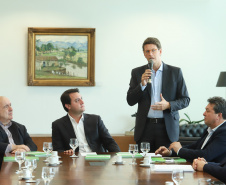 Governador Carlos Massa Ratinho Junior recebe o ministro do Meio Ambiente, Ricardo Salles  -  Curitiba, 30/04/2019  -  Foto: Rodrigo Félix Leal/ANPr