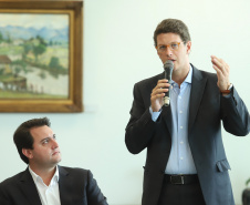 Governador Carlos Massa Ratinho Junior recebe o ministro do Meio Ambiente, Ricardo Salles  -  Curitiba, 30/04/2019  -  Foto: Rodrigo Félix Leal/ANPr