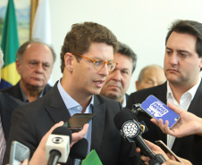 Governador Carlos Massa Ratinho Junior recebe o ministro do Meio Ambiente, Ricardo Salles  -  Curitiba, 30/04/2019  -  Foto: Rodrigo Félix Leal/ANPr