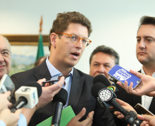 Governador Carlos Massa Ratinho Junior recebe o ministro do Meio Ambiente, Ricardo Salles  -  Curitiba, 30/04/2019  -  Foto: Rodrigo Félix Leal/ANPr