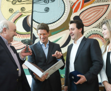 Governador Carlos Massa Ratinho Junior recebe o ministro do Meio Ambiente, Ricardo Salles  -  Curitiba, 30/04/2019  -  Foto: Rodrigo Félix Leal/ANPr