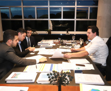 A lei que autoriza a abertura de crédito especial para o programa Tarifa Rural Noturna foi sancionada pelo governador Carlos Massa Ratinho Junior nesta terça-feira (30). O programa concede desconto de 60% na conta de luz para os agricultores que utilizam energia elétrica entre 21h30 e 6 horas. -  Curitiba, 30/04/2019  -  Foto: Rodrigo Félix Leal/ANPr