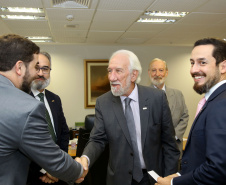 Darci Piana também recebeu nesta terça-feira o embaixador Igor Kipman, chefe do Escritório de Representação do Ministério das Relações Exteriores no Paraná (Erepar); os cônsules honorários da Hungria (Marco Aurélio Schetino), Rússia (Acef Said), Dinamarca (Pedro Fernandes), Romênia (Orcival Henning), Grã-Bretanha (Adam Patterson), Tanzânia (Jonathan Bittencout), Suíça (Manuela Merki) e Turquia (Luiz Alberto Lenz); e o cônsul adjunto da Argentina no Paraná, Sebastian Bertuzzi