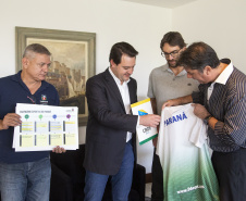 O superintendente de Esportes Hélio Wirbiski apresentou nesta terça-feira (30) ao governador Carlos Massa Ratinho Junior o calendário oficial dos jogos esportivos no Paraná