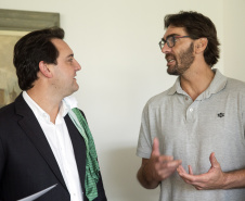 O superintendente de Esportes Hélio Wirbiski apresentou nesta terça-feira (30) ao governador Carlos Massa Ratinho Junior o calendário oficial dos jogos esportivos no Paraná