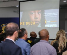 Começou oficialmente nesta quinta-feira (2), em todo o Paraná, a campanha Maio Amarelo, que visa diminuir o número de acidentes no trânsito e preservar a vida. Este ano, o tema é “Maio Amarelo - no trânsito, o sentido é a vida”, e apela para o poder das crianças em influenciar o comportamento dos pais. O vice-governador Darci Piana participou do lançamento, realizado no auditório da Polícia Rodoviária Federal (PRF), em Curitiba. Foto: Geraldo Bubniak/ANPr
