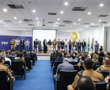Começou oficialmente nesta quinta-feira (2), em todo o Paraná, a campanha Maio Amarelo, que visa diminuir o número de acidentes no trânsito e preservar a vida. Este ano, o tema é “Maio Amarelo - no trânsito, o sentido é a vida”, e apela para o poder das crianças em influenciar o comportamento dos pais. O vice-governador Darci Piana participou do lançamento, realizado no auditório da Polícia Rodoviária Federal (PRF), em Curitiba. Foto: Geraldo Bubniak/ANPr