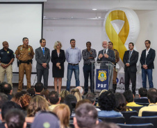 Começou oficialmente nesta quinta-feira (2), em todo o Paraná, a campanha Maio Amarelo, que visa diminuir o número de acidentes no trânsito e preservar a vida. Este ano, o tema é “Maio Amarelo - no trânsito, o sentido é a vida”, e apela para o poder das crianças em influenciar o comportamento dos pais. O vice-governador Darci Piana participou do lançamento, realizado no auditório da Polícia Rodoviária Federal (PRF), em Curitiba. Foto: Geraldo Bubniak/ANPr