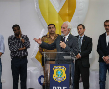 Começou oficialmente nesta quinta-feira (2), em todo o Paraná, a campanha Maio Amarelo, que visa diminuir o número de acidentes no trânsito e preservar a vida. Este ano, o tema é “Maio Amarelo - no trânsito, o sentido é a vida”, e apela para o poder das crianças em influenciar o comportamento dos pais. O vice-governador Darci Piana participou do lançamento, realizado no auditório da Polícia Rodoviária Federal (PRF), em Curitiba. Foto: Geraldo Bubniak/ANPr