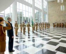  O vice-governador Darci Piana recebeu nesta quinta-feira (2), no Palácio Iguaçu, o embaixador da Holanda no Brasil, Cornelis Van Rij, e apresentou os potenciais do Estado nas áreas da agricultura, indústria, infraestrutura e inovação.Foto:Jaelson Lucas / ANPr