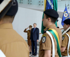 O vice-governador Darci Piana recebeu nesta quinta-feira (2), no Palácio Iguaçu, o embaixador da Holanda no Brasil, Cornelis Van Rij, e apresentou os potenciais do Estado nas áreas da agricultura, indústria, infraestrutura e inovação. Foto:Jaelson Lucas / ANPr