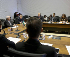   O embaixador também reuniu-se com representantes das secretarias e órgãos estaduais, que mostraram as potencialidades do Paraná, especial nas produções agropecuária e industrial. Foto:Jaelson Lucas / ANPr