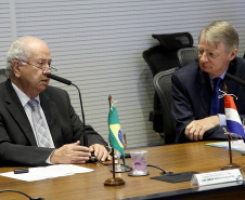  O embaixador também reuniu-se com representantes das secretarias e órgãos estaduais, que mostraram as potencialidades do Paraná, especial nas produções agropecuária e industrial.  Foto:Jaelson Lucas / ANPr