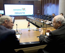   O embaixador também reuniu-se com representantes das secretarias e órgãos estaduais, que mostraram as potencialidades do Paraná, especial nas produções agropecuária e industrial. Foto:Jaelson Lucas / ANPr