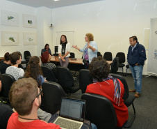 Alunos e professores do curso de pós-graduação em Geografia da Universidade Federal do Paraná (UFPR) visitaram a sede da Cohapar nesta terça-feira (7). Eles conhecerem detalhes dos programas de regularização fundiária coordenados pela companhia, com ênfase no programa Morar Legal Paraná.Foto:Bianca Breus / Cohapar