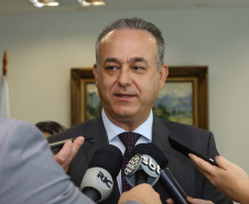 Uma nova parceria do Governo do Estado com a Volkswagen foi anunciada nesta quarta-feira (8) para investimento em ação social no Paraná. O anúncio aconteceu em solenidade com o governador Carlos Massa Ratinho Junior e o CEO da Volkswagen América Latina, Pablo Di Si, no Palácio Iguaçu. Na imagem, Adriano Rocha Lago, superintendente do Hospital Erasto Gaertner. Curitiba,08/05/2019 Foto:Jaelson Lucas / ANPr
