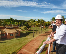 O governador Carlos Massa Ratinho Junior esteve nesta terça-feira (14) no local onde vai funcionar o Hard Rock Hotel Ilha do Sol, entre Sertaneja e Primeiro de Maio, no Norte do Paraná. Foto: Gilson Abreu/ANPr