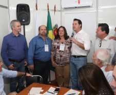O governador Carlos Massa Ratinho Junior lançou nesta quinta-feira (16) o Parque Tecnológico do Instituto de Tecnologia do Paraná (Tecpar) em Maringá, no Noroeste do Paraná. Durante reunião do secretariado realizada na Expoingá, o governador assinou o edital de chamamento de empresas de base tecnológica para o local. Foto: Rodrigo Felix Leal/ANPr