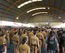 O governador Carlos Massa Ratinho Junior lançou nesta sexta-feira (17) o programa Escola Segura em Londrina, no Norte do Paraná. O colégio estadual Olympia Morais Tormenta, onde aconteceu a solenidade, e outras 17 escolas estaduais do município contam agora com policiais militares que atuarão diariamente para reforçar a segurança no período de aulas. Foto: José Fernando Ogura/ANPr