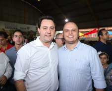 O governador Carlos Massa Ratinho Junior lançou nesta sexta-feira (17) o programa Escola Segura em Londrina, no Norte do Paraná. O colégio estadual Olympia Morais Tormenta, onde aconteceu a solenidade, e outras 17 escolas estaduais do município contam agora com policiais militares que atuarão diariamente para reforçar a segurança no período de aulas. Foto: Rodrigo Felix Leal/ANPr