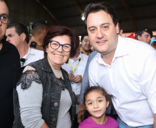 O governador Carlos Massa Ratinho Junior lançou nesta sexta-feira (17) o programa Escola Segura em Londrina, no Norte do Paraná. O colégio estadual Olympia Morais Tormenta, onde aconteceu a solenidade, e outras 17 escolas estaduais do município contam agora com policiais militares que atuarão diariamente para reforçar a segurança no período de aulas. Foto: Rodrigo Felix Leal/ANPr