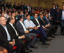 O governador Carlos Massa Ratinho Junior participa da abertura do XXXV Congresso Estadual de Secretários Municipais de Saúde do Paraná, no Centro Universitário da Fundação Assis Gurgacz (FAG)  em Cascavel nesta quinta-feira (23).   Cascavel, 23/05/2019 -  Foto: Geraldo Bubniak/ANPr