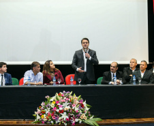 O governador Carlos Massa Ratinho Junior participa da abertura do XXXV Congresso Estadual de Secretários Municipais de Saúde do Paraná, no Centro Universitário da Fundação Assis Gurgacz (FAG)  em Cascavel nesta quinta-feira (23).   Cascavel, 23/05/2019 -  Foto: Geraldo Bubniak/ANPr