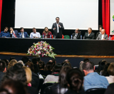 O governador Carlos Massa Ratinho Junior participa da abertura do XXXV Congresso Estadual de Secretários Municipais de Saúde do Paraná, no Centro Universitário da Fundação Assis Gurgacz (FAG)  em Cascavel nesta quinta-feira (23).   Cascavel, 23/05/2019 -  Foto: Geraldo Bubniak/ANPr
