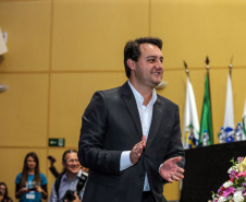 O governador Carlos Massa Ratinho Junior participa da abertura do XXXV Congresso Estadual de Secretários Municipais de Saúde do Paraná, no Centro Universitário da Fundação Assis Gurgacz (FAG)  em Cascavel nesta quinta-feira (23).   Cascavel, 23/05/2019 -  Foto: Geraldo Bubniak/ANPr
