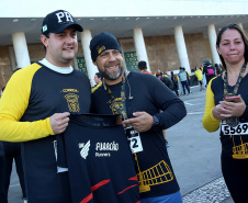A 2ª Corrida da Casa Militar aconteceu neste domingo (26) em frente ao Palácio Iguaçu. Mais de 3 mil pessoas participaram do evento, que arrecadou agasalho para instituições sociais do Estado e também contribuirá com a campanha Corra para aquecer o inverno de quem precisa.As provas foram de 5 km e 10 km, caminhada de 3 km e kids, com chegada prevista também para o Palácio Iguaçu. Curitiba,26/05/2019 Foto:Jaelson Lucas / ANPr