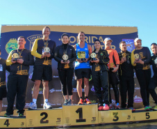 A 2ª Corrida da Casa Militar aconteceu neste domingo (26) em frente ao Palácio Iguaçu. Mais de 3 mil pessoas participaram do evento, que arrecadou agasalho para instituições sociais do Estado e também contribuirá com a campanha Corra para aquecer o inverno de quem precisa.As provas foram de 5 km e 10 km, caminhada de 3 km e kids, com chegada prevista também para o Palácio Iguaçu. Curitiba,26/05/2019 Foto: Valdelino Pontes
