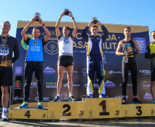 A 2ª Corrida da Casa Militar aconteceu neste domingo (26) em frente ao Palácio Iguaçu. Mais de 3 mil pessoas participaram do evento, que arrecadou agasalho para instituições sociais do Estado e também contribuirá com a campanha Corra para aquecer o inverno de quem precisa.As provas foram de 5 km e 10 km, caminhada de 3 km e kids, com chegada prevista também para o Palácio Iguaçu. Curitiba,26/05/2019 Foto: Valdelino Pontes