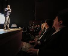 O governador Carlos Massa Ratinho Junior e o secretário da Educação e Esporte, Renato Feder, apresentaram nesta segunda-feira (27/05) o programa Escola Presente, criado para evitar o abandono escolar.Curitiba, 27-05-19.Foto: Arnaldo Alves / ANPr.