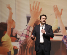 O governador Carlos Massa Ratinho Junior e o secretário da Educação e Esporte, Renato Feder, apresentaram nesta segunda-feira (27/05) o programa Escola Presente, criado para evitar o abandono escolar.Curitiba, 27-05-19.Foto: Arnaldo Alves / ANPr.