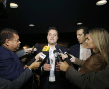 O governador Carlos Massa Ratinho Junior e o secretário da Educação e Esporte, Renato Feder, apresentaram nesta segunda-feira (27/05) o programa Escola Presente, criado para evitar o abandono escolar.Curitiba, 27-05-19.Foto: Arnaldo Alves / ANPr.