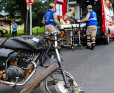Uma grande mobilização de conscientização sobre segurança no trânsito foi desencadeada pela Polícia Militar nesta segunda-feira (27), Dia Estadual de Prevenção a Acidentes de Trânsito, por conta das atividades educativas da campanha Maio Amarelo. As equipes policiais abordaram motoristas, pedestres e ciclista, com apoio de voluntários de entidades e órgãos ligados ao trânsito nas principais cidades do Paraná.  Curitiba, 27/05/2019  -  Foto: Soldado Amanda Morais