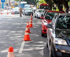 Uma grande mobilização de conscientização sobre segurança no trânsito foi desencadeada pela Polícia Militar nesta segunda-feira (27), Dia Estadual de Prevenção a Acidentes de Trânsito, por conta das atividades educativas da campanha Maio Amarelo. As equipes policiais abordaram motoristas, pedestres e ciclista, com apoio de voluntários de entidades e órgãos ligados ao trânsito nas principais cidades do Paraná.  Curitiba, 27/05/2019  -  Foto: Soldado Amanda Morais