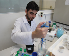 A produção acadêmica das sete universidades pertencentes ao governo estadual é um dos pilares para o Paraná estar entre os estados brasileiros que mais produzem ciência e inovação, colaborando para elevar a produção científica do país. Levantamento realizado neste mês de maio, junto às sete universidades estaduais, demonstrou que nos últimos dois anos foram concluídas 5.735 dissertações de mestrados e teses de doutorados.  -  Curitiba, 28/05/2019  -  Foto: Divulgação SETI