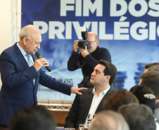 A Proposta de Emenda à Constituição (PEC) que põe fim à aposentadoria vitalícia de governadores, enviada no início do ano à Assembleia Legislativa pelo governador Carlos Massa Ratinho Junior, foi promulgada nesta quarta-feira (29), em solenidade no Palácio Iguaçu.  -  Curitiba, 29/05/2019  -  Foto: Rodrigo Félix Leal/ANPr