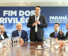 A Proposta de Emenda à Constituição (PEC) que põe fim à aposentadoria vitalícia de governadores, enviada no início do ano à Assembleia Legislativa pelo governador Carlos Massa Ratinho Junior, foi promulgada nesta quarta-feira (29), em solenidade no Palácio Iguaçu.  -  Curitiba, 29/05/2019  -  Foto: Rodrigo Félix Leal/ANPr