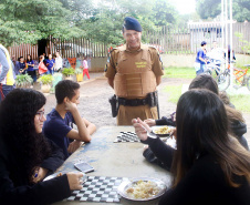 Presença policial transforma ambiente escolar e entorno em Foz do Iguaçu. Foto: Jaelson Lucas/AENPr